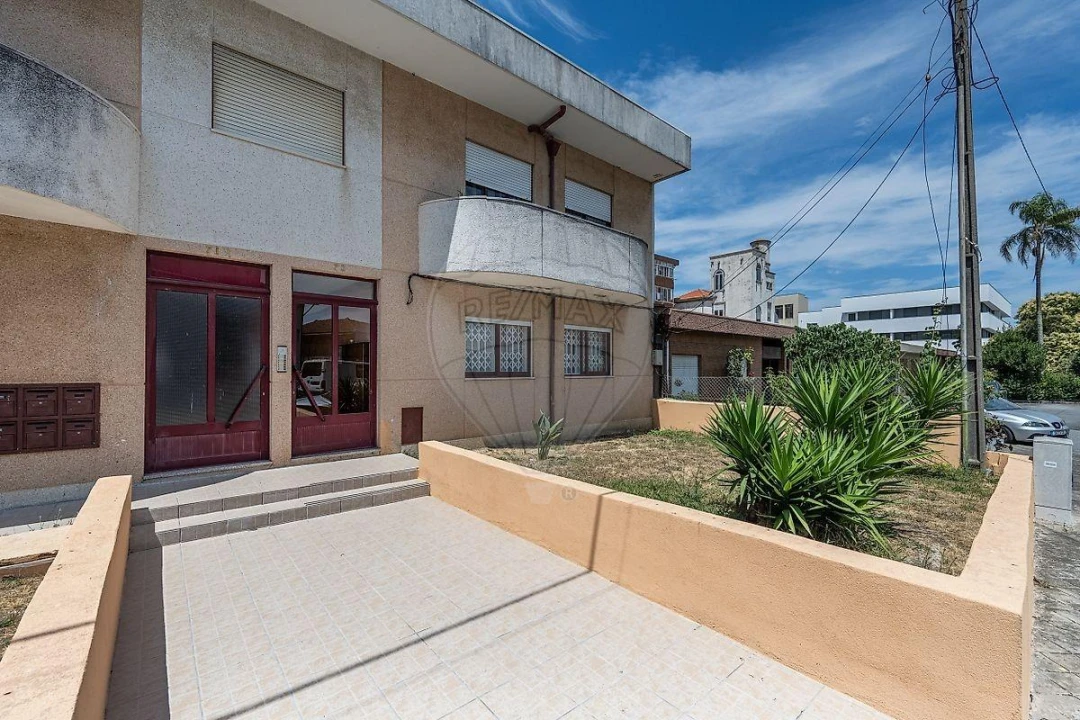 Apartamento T3 para Venda em Santa Marinha e São Pedro da Afurada Foto 1