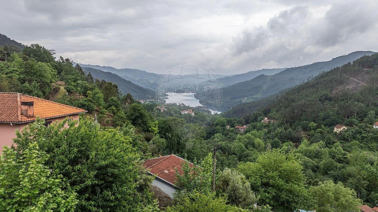 Moradia T4 para Venda em Vilar da Veiga Foto 3