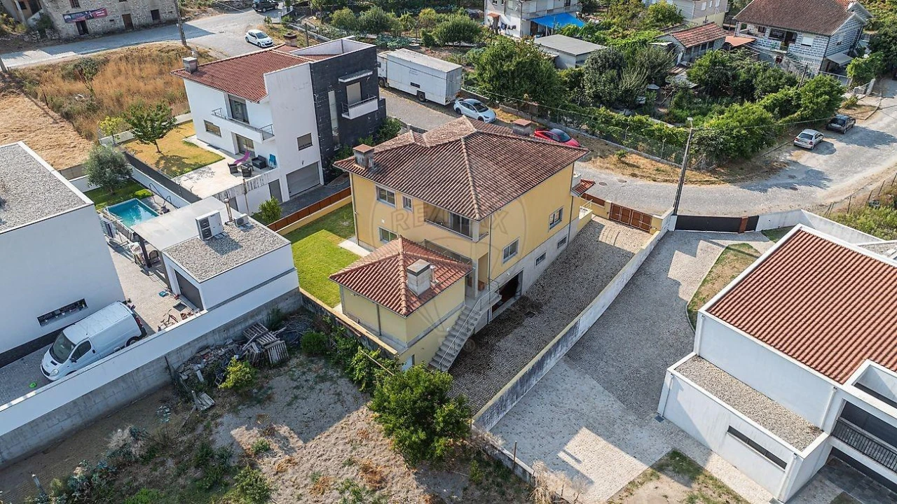 Moradia T4 para Venda em Calvos e Frades Foto 11