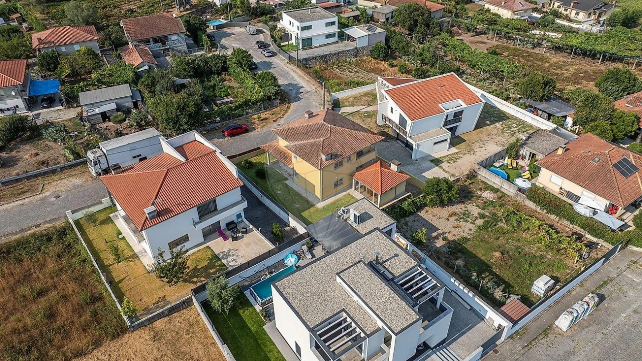 Moradia T4 para Venda em Calvos e Frades Foto 14