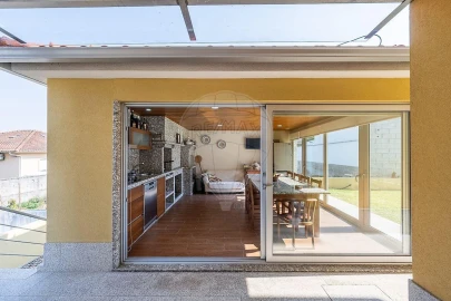 Moradia T4 para Venda em Calvos e Frades