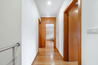 Moradia T4 para Venda em Calvos e Frades