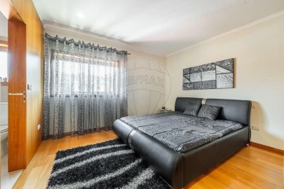 Moradia T4 para Venda em Calvos e Frades