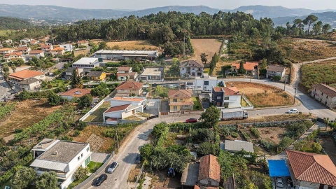 Moradia T4 para Venda em Calvos e Frades