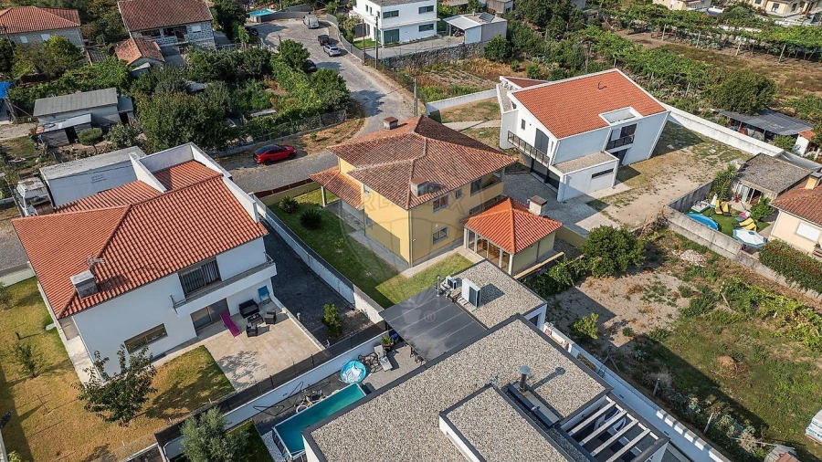Moradia T4 para Venda em Calvos e Frades Foto 13