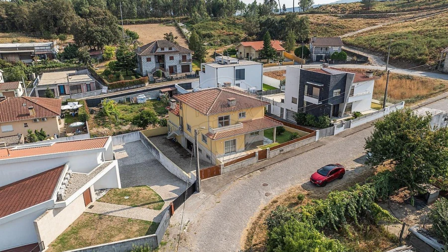 Moradia T4 para Venda em Calvos e Frades Foto 7