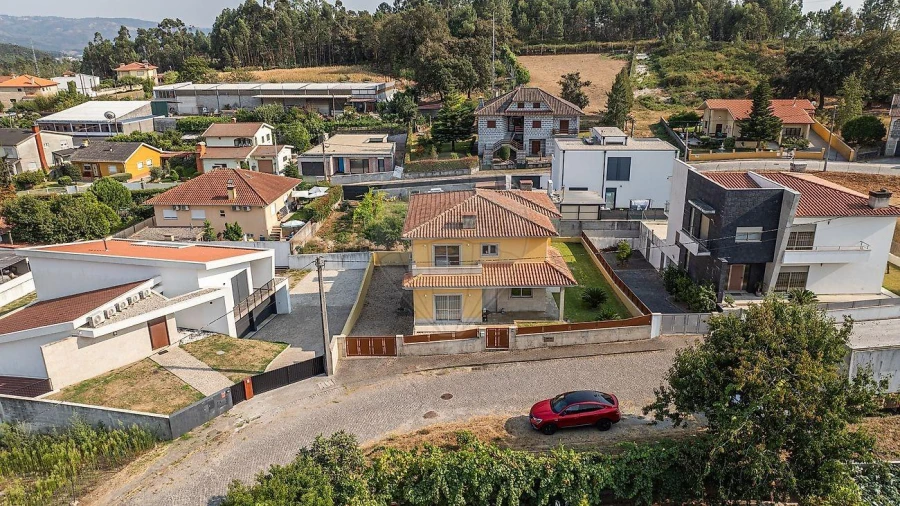 Moradia T4 para Venda em Calvos e Frades Foto 8
