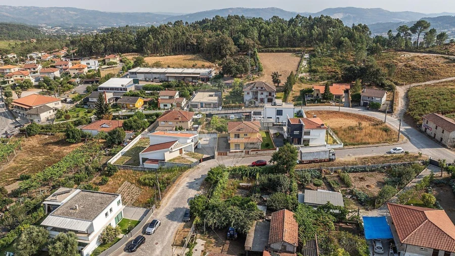 Moradia T4 para Venda em Calvos e Frades Foto 9
