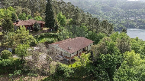 Moradia T4 para Venda em Valdosende