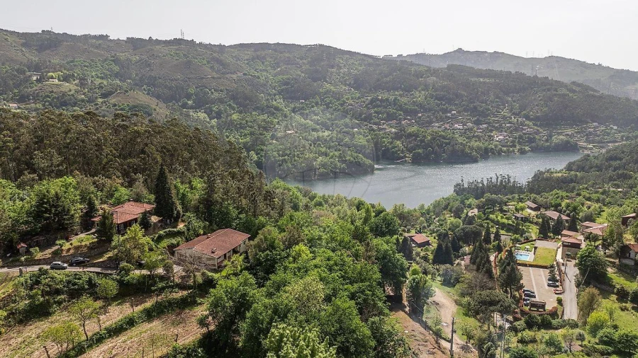 Moradia T4 para Venda em Valdosende Foto 3