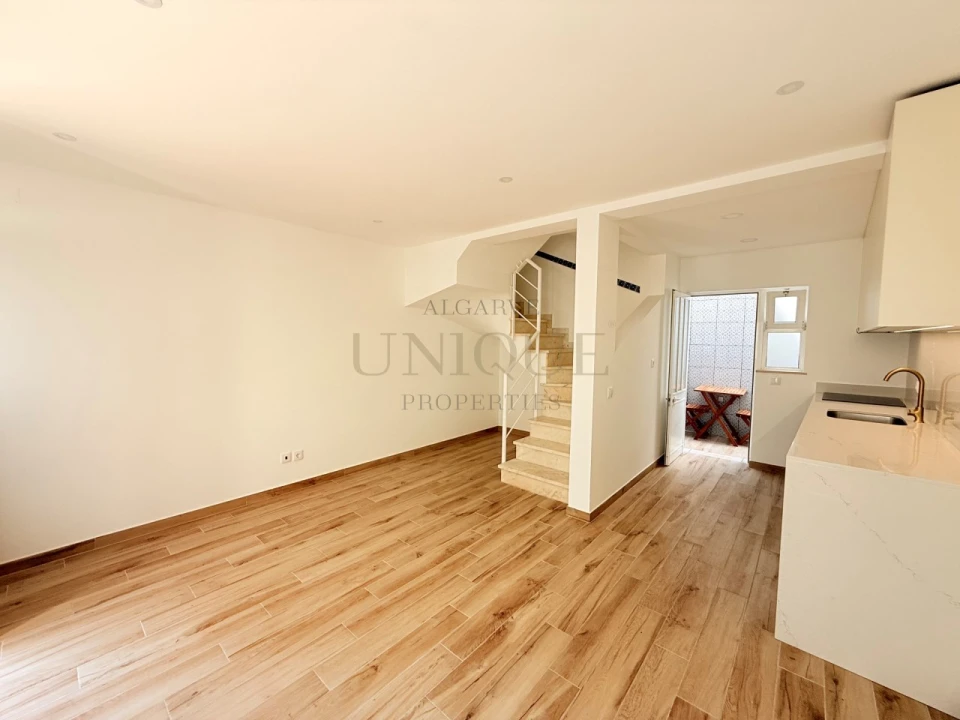 Moradia T1 para Venda em Lagos (São Sebastião e Santa Maria) Foto 4