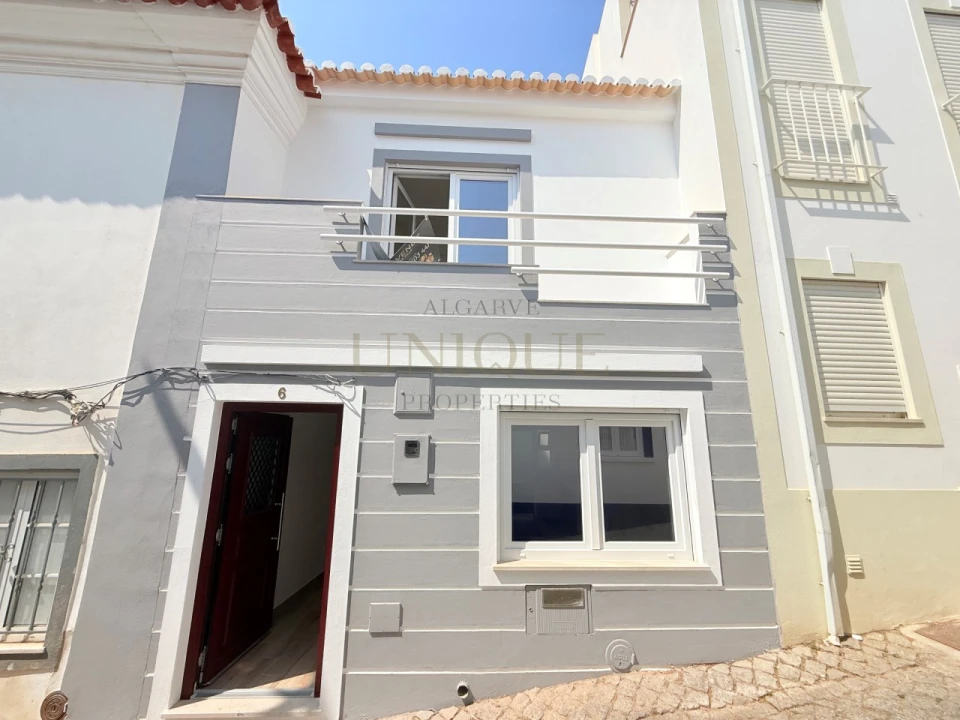 Moradia T1 para Venda em Lagos (São Sebastião e Santa Maria) Foto 1