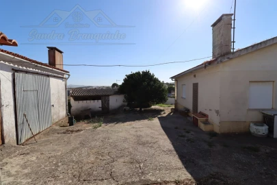 Moradia T3 para Venda em Carvoeira e Carmões