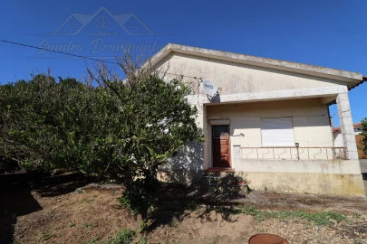Moradia T3 para Venda em Carvoeira e Carmões