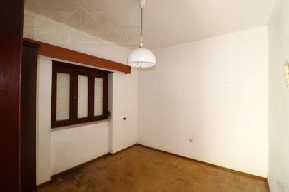 Moradia T3 para Venda em Carvoeira e Carmões