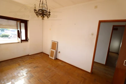 Moradia T3 para Venda em Carvoeira e Carmões