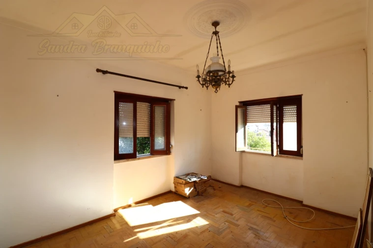 Moradia T3 para Venda em Carvoeira e Carmões Foto 17