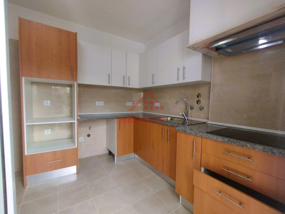 Apartamento T1 para Arrendamento em Santa Maria, São Pedro e Matacães Foto 3