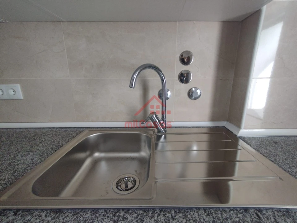 Apartamento T1 para Arrendamento em Santa Maria, São Pedro e Matacães Foto 7