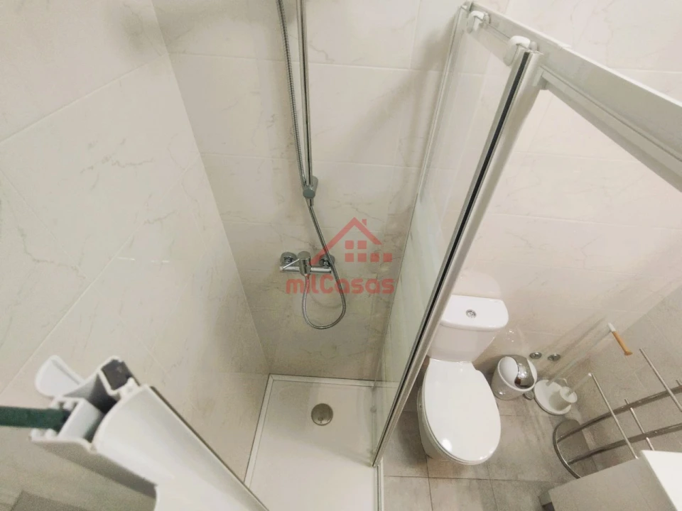 Apartamento T1 para Arrendamento em Santa Maria, São Pedro e Matacães Foto 18