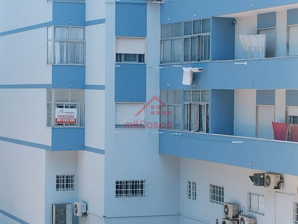 Apartamento T1 para Arrendamento em Santa Maria, São Pedro e Matacães Foto 22