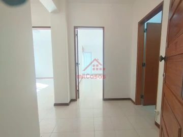 Apartamento T1 para Arrendamento em Santa Maria, São Pedro e Matacães