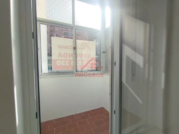Apartamento T1 para Arrendamento em Santa Maria, São Pedro e Matacães