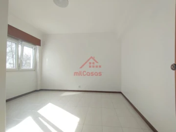 Apartamento T1 para Arrendamento em Santa Maria, São Pedro e Matacães
