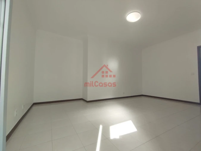 Apartamento T1 para Arrendamento em Santa Maria, São Pedro e Matacães Foto 14