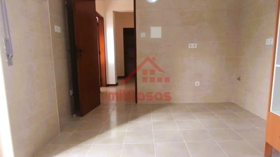 Apartamento T1 para Arrendamento em Santa Maria, São Pedro e Matacães