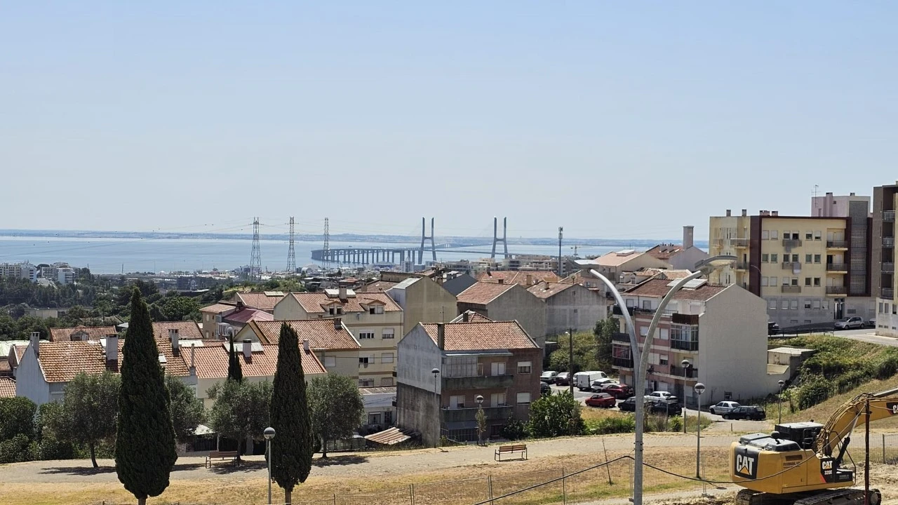 Apartamento T3 para Venda em Camarate, Unhos e Apelação Foto 1