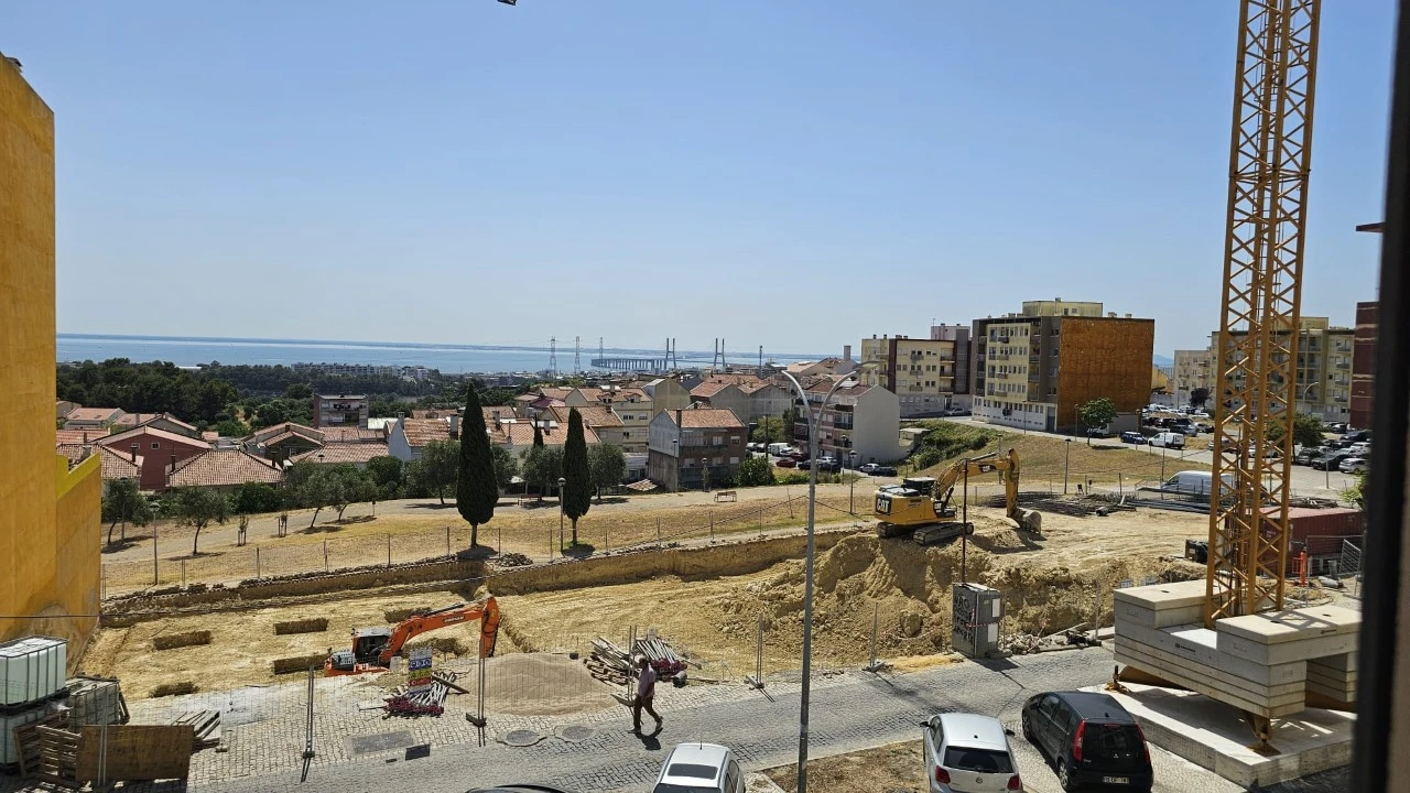 Apartamento T3 para Venda em Camarate, Unhos e Apelação Foto 23