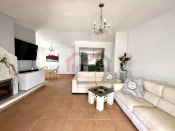 Moradia T6 para Venda em Loule (São Clemente)