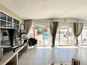 Moradia T6 para Venda em Loule (São Clemente)