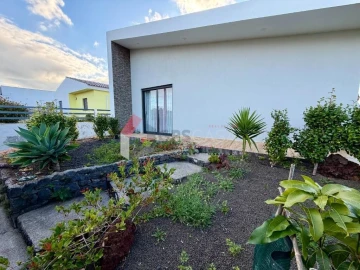 Moradia T3 para Venda em Fontinhas