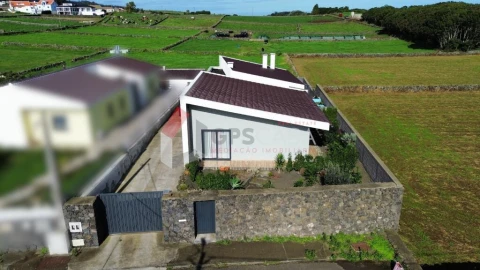 Moradia T3 para Venda em Fontinhas