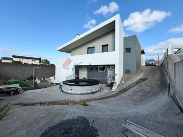 Moradia T3 para Venda em Fontinhas