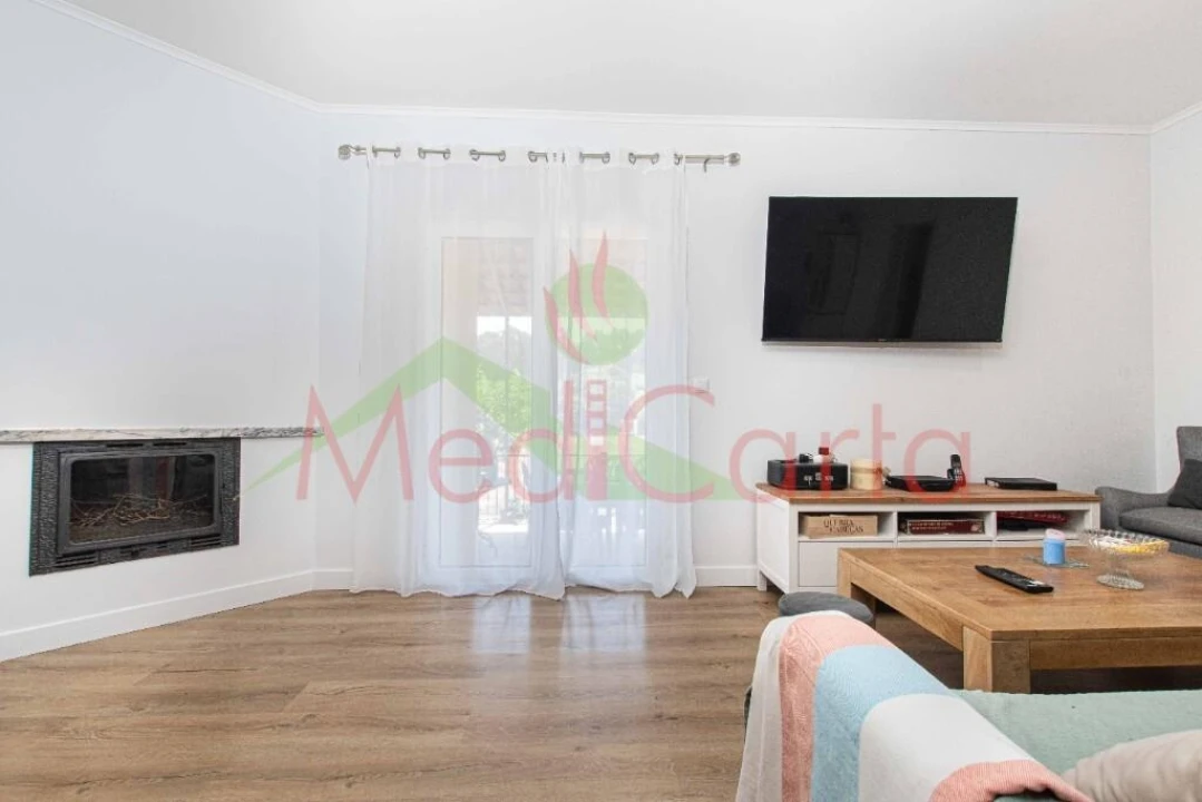 Moradia T5 para Venda em Aveiras de Cima Foto 8