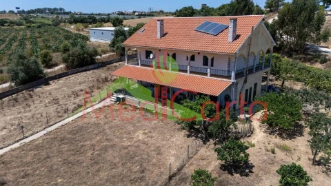 Moradia T5 para Venda em Aveiras de Cima