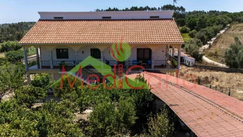 Moradia T5 para Venda em Aveiras de Cima