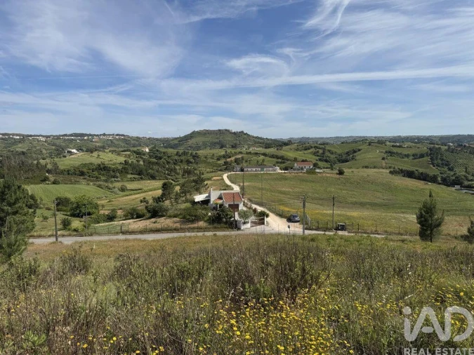 Prédio para Venda em Olhalvo Foto 27