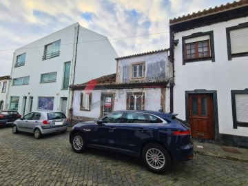 Moradia T3 para Venda em Praia da Vitoria (Santa Cruz)