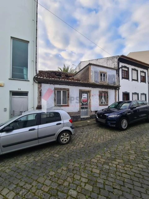 Moradia T3 para Venda em Praia da Vitoria (Santa Cruz)