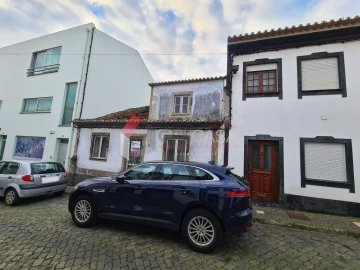 Moradia T3 para Venda em Praia da Vitoria (Santa Cruz)