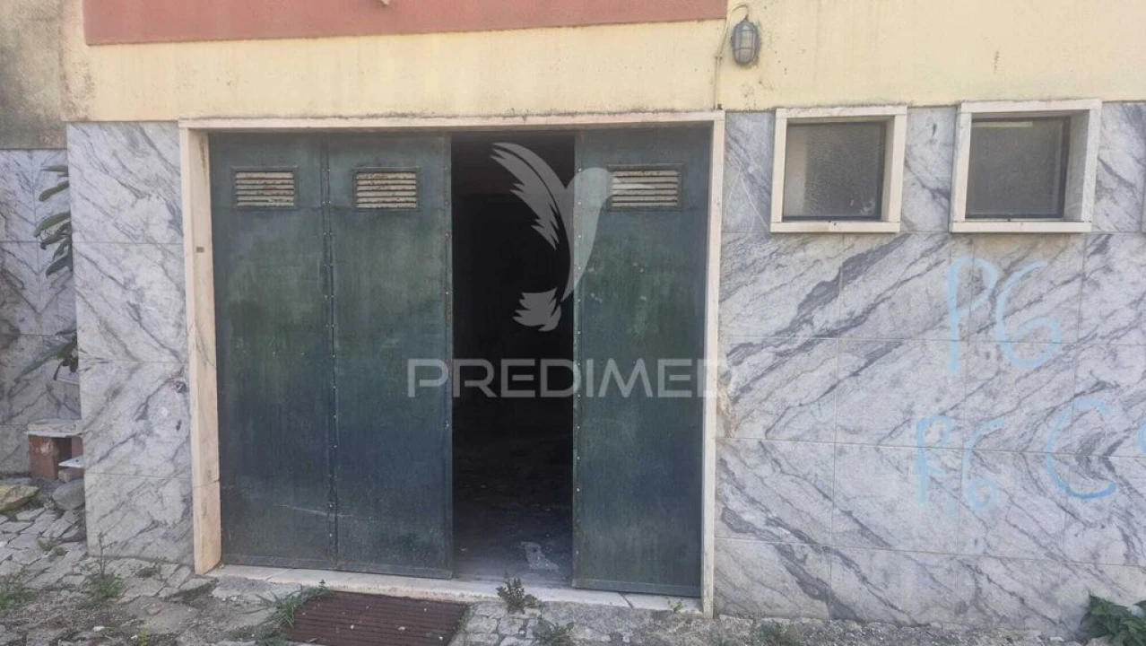 Garagem para Venda em Rio de Mouro Foto 3