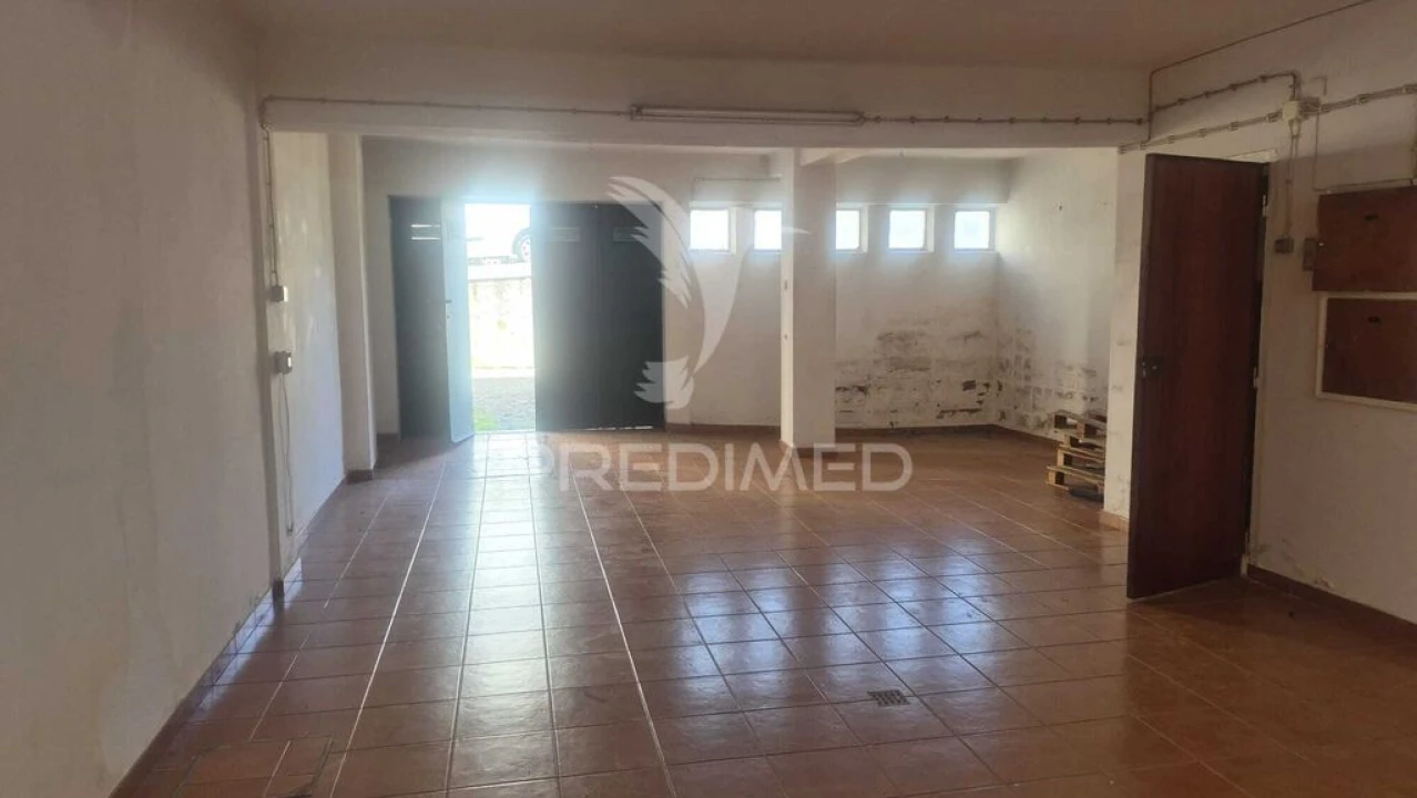 Garagem para Venda em Rio de Mouro Foto 2