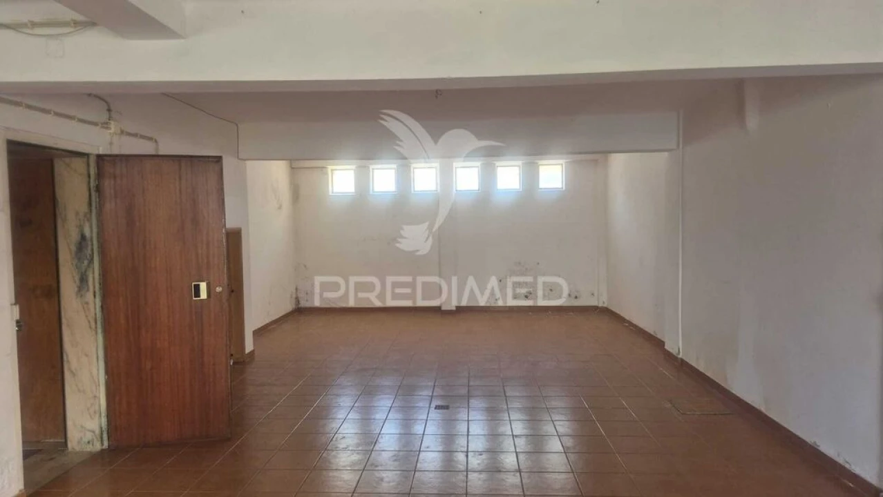 Garagem para Venda em Rio de Mouro Foto 1