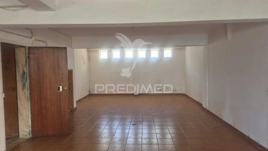 Garagem para Venda em Rio de Mouro