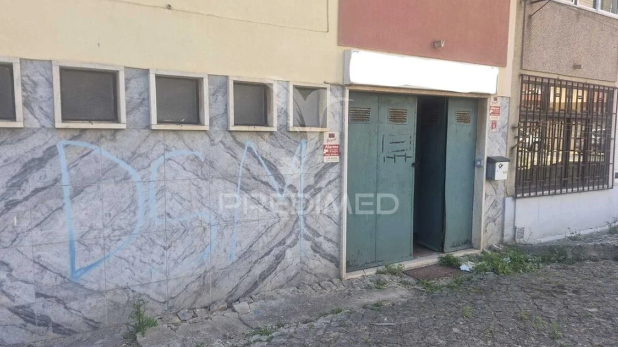 Garagem para Venda em Rio de Mouro