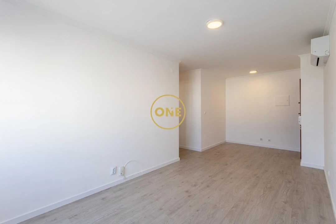Apartamento T2 para Venda em Loures Foto 3